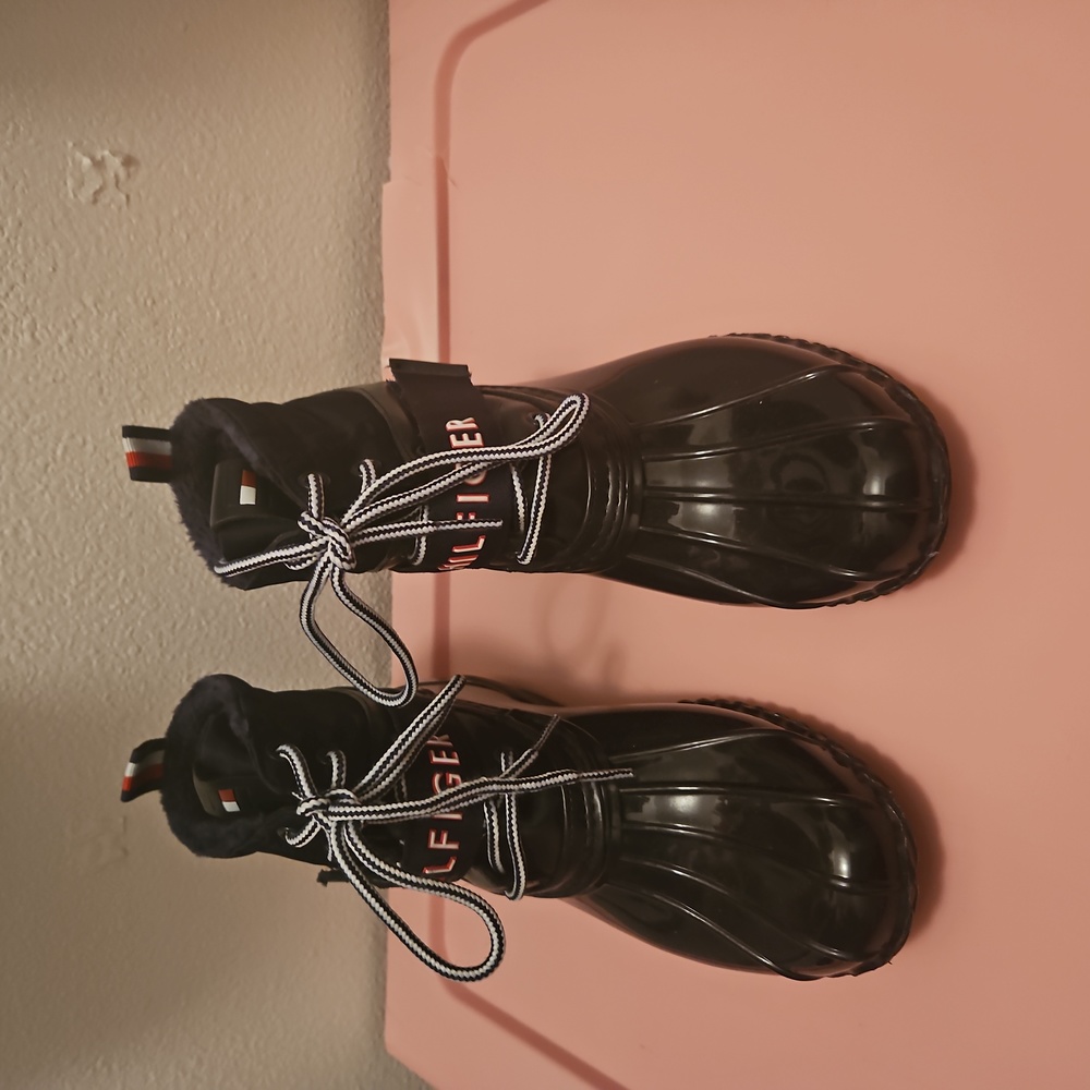Tommy hill figure snow boots